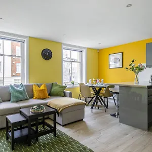 Central-few Steps From Beach Apartment